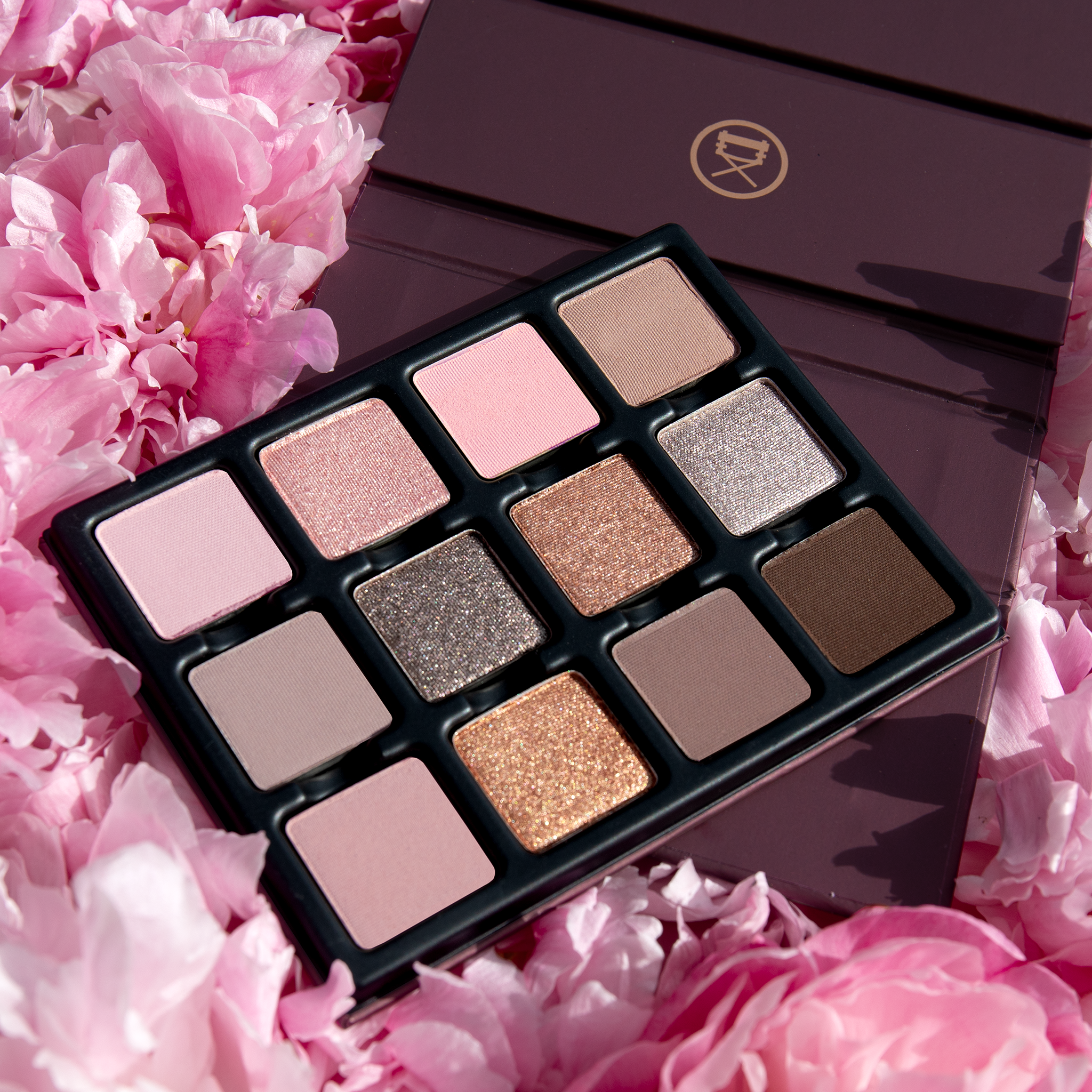 Open Lilas Lumière Étendu palette displaying radiant champagne, soft mauve, silver taupe, lavender shimmer, ballet pink