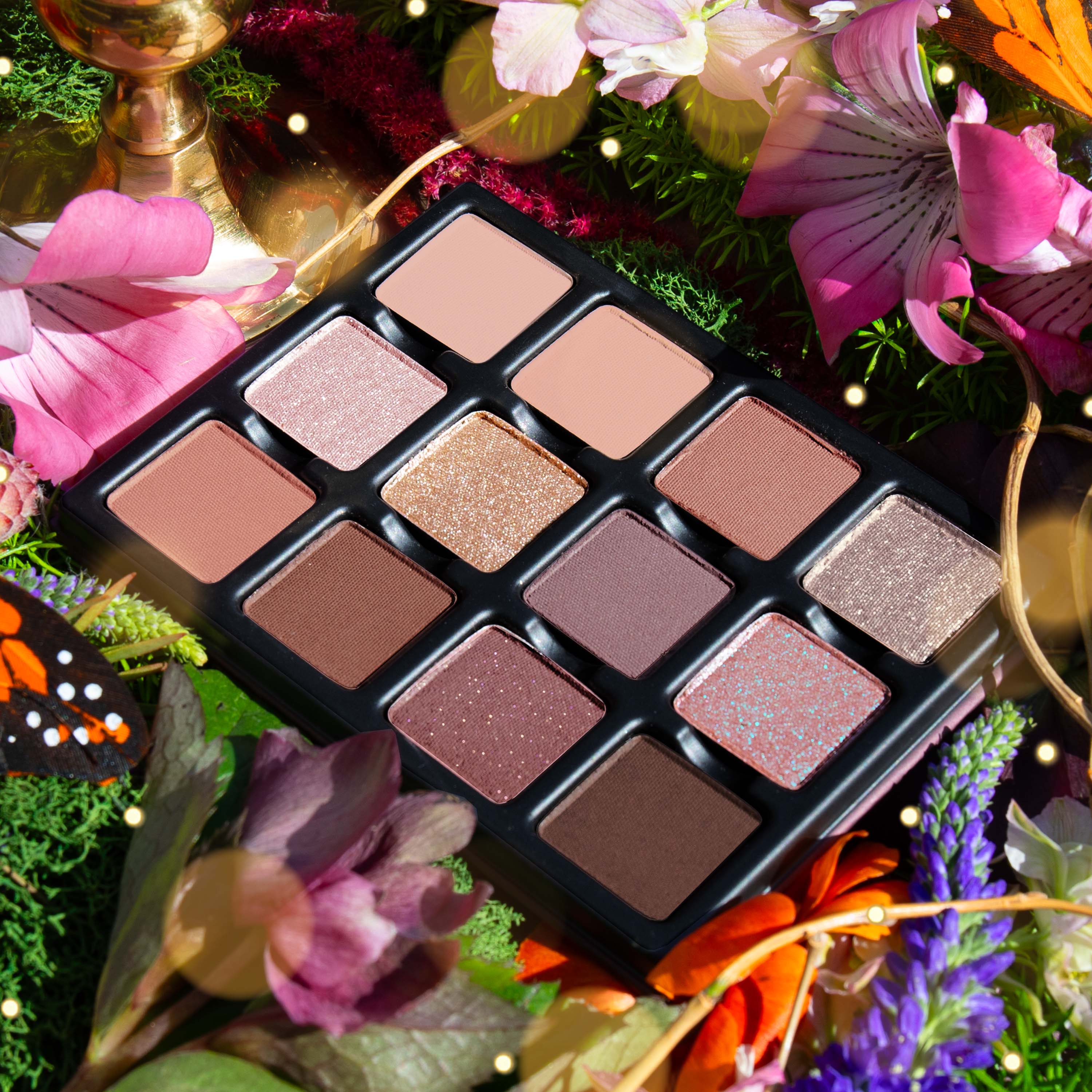 Open Midsommer Lumière Étendu palette displaying radiant champagne, soft mauve, rose, lilac, and petal-soft duochromatic tones.