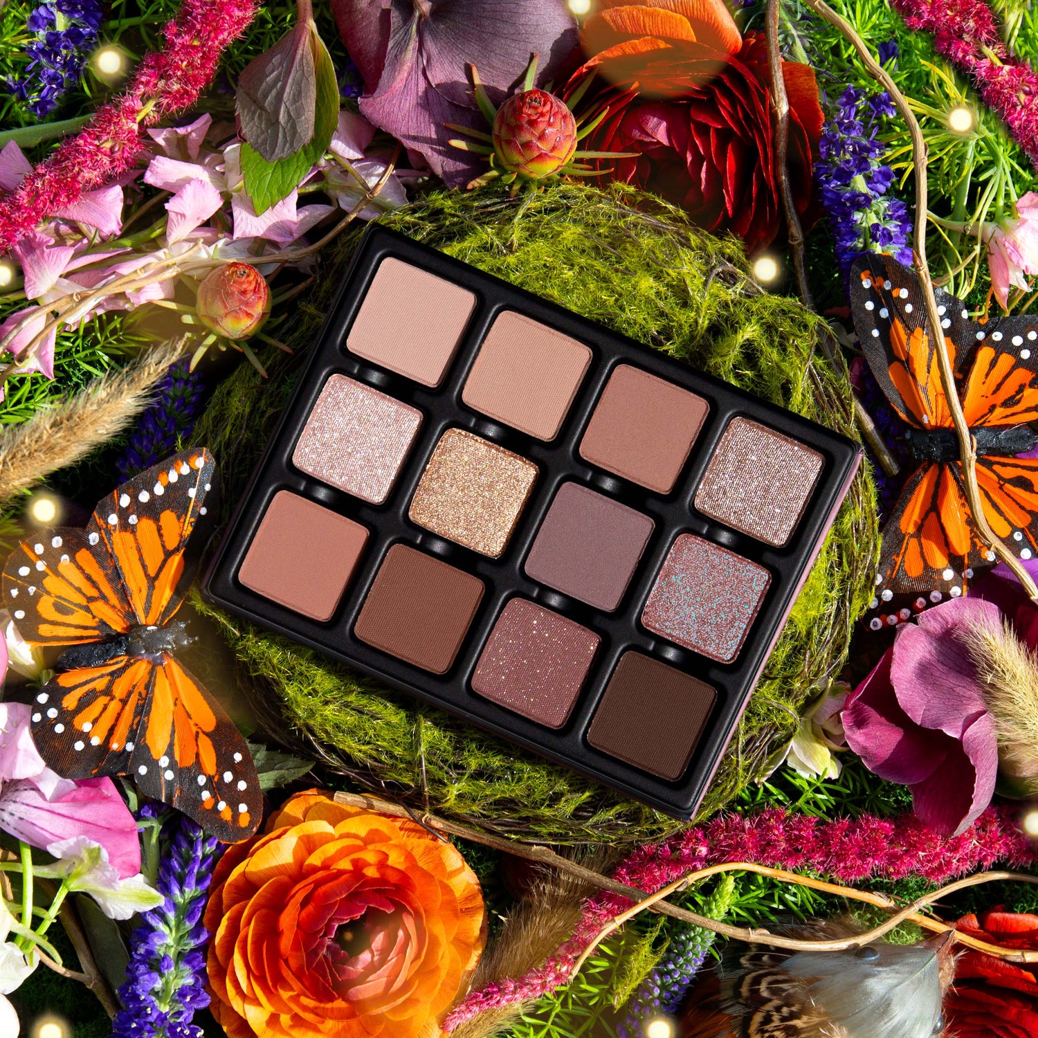 Open Midsommer Lumière Étendu palette displaying radiant champagne, soft mauve, rose, lilac, and petal-soft duochromatic tones.
