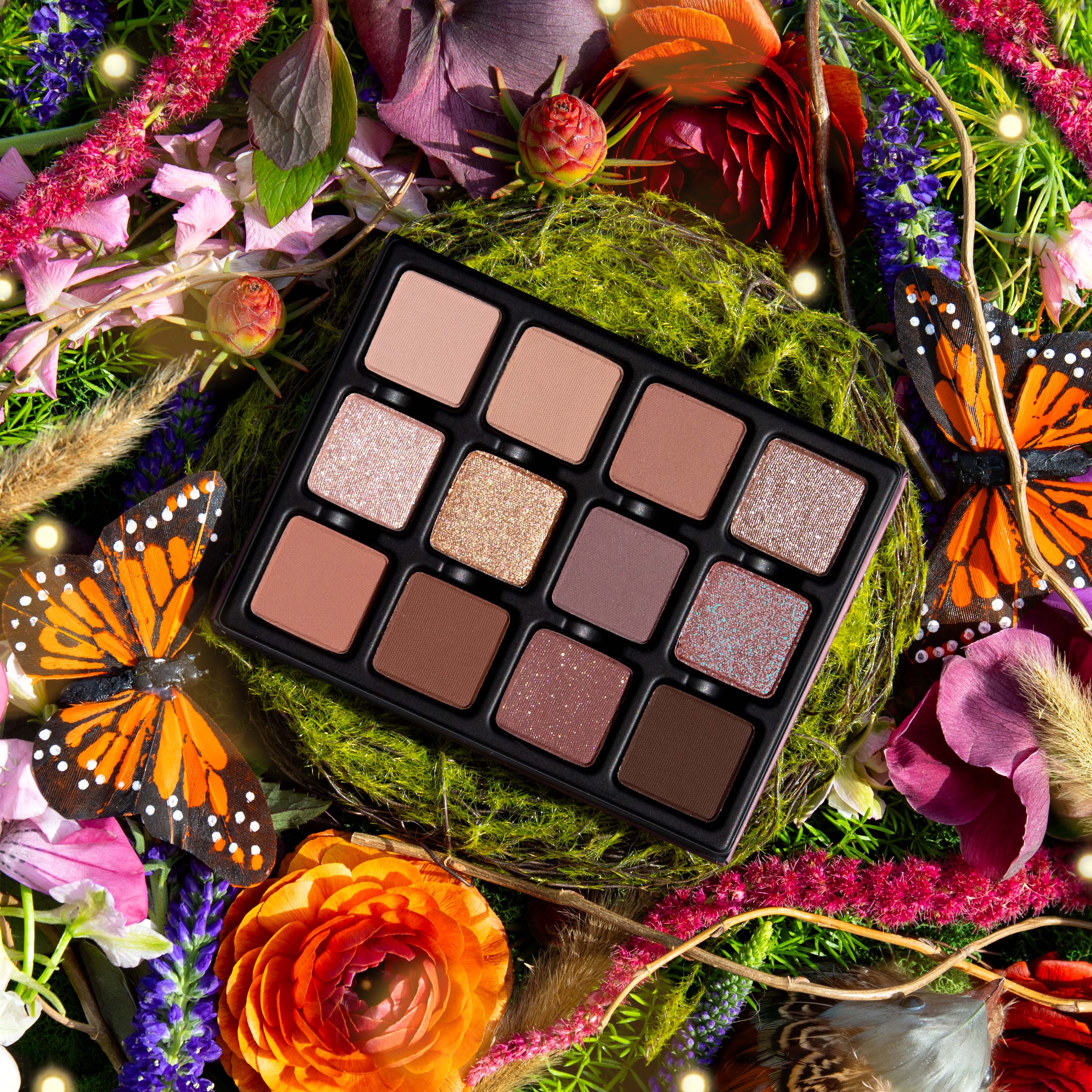 Open Midsommer Lumière Étendu palette displaying radiant champagne, soft mauve, rose, lilac, and petal-soft duochromatic tones.