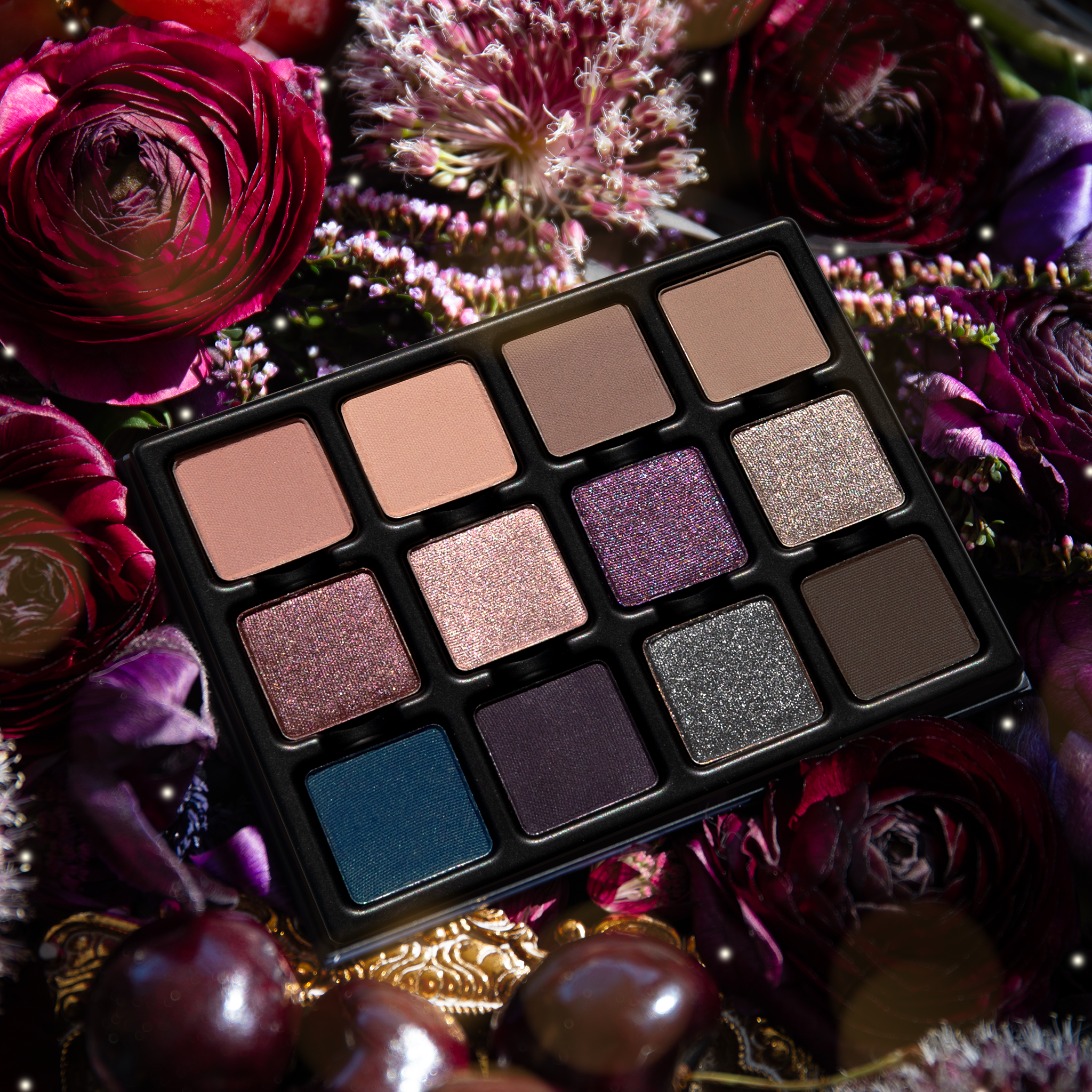 Close-up of Étendu palette with spring-inspired shades in Shimmer Shades for Smokey Eye Looks, Pro Artist Quality, Cruelty-Free.