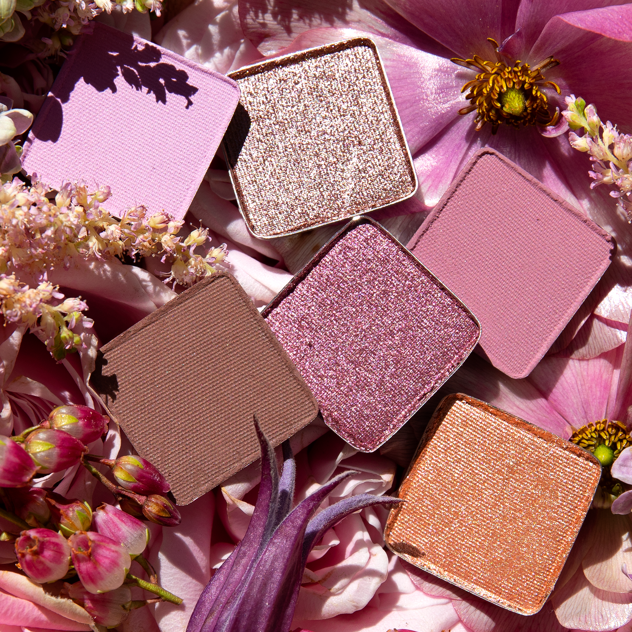 Single shades of Paris Rêveries Étendu palette featuring dreamy pastel tones in matte and shimmer finishes.
