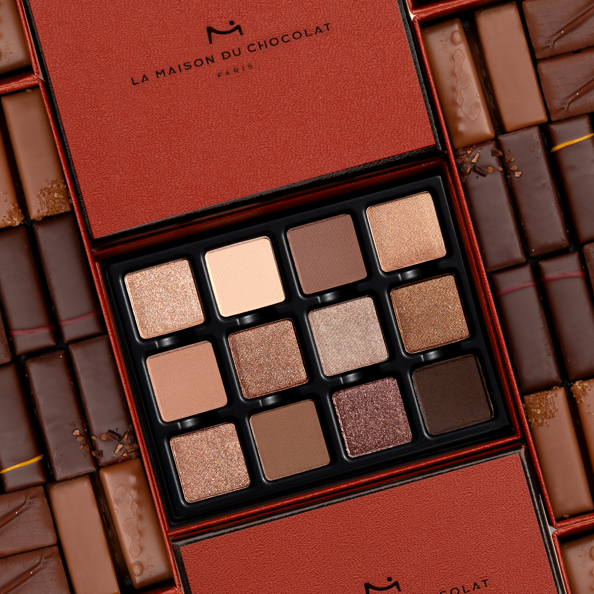 Open Praline Étendu featuring radiant clay, almond matte, golden bronze, peach shimmer, cocoa satin