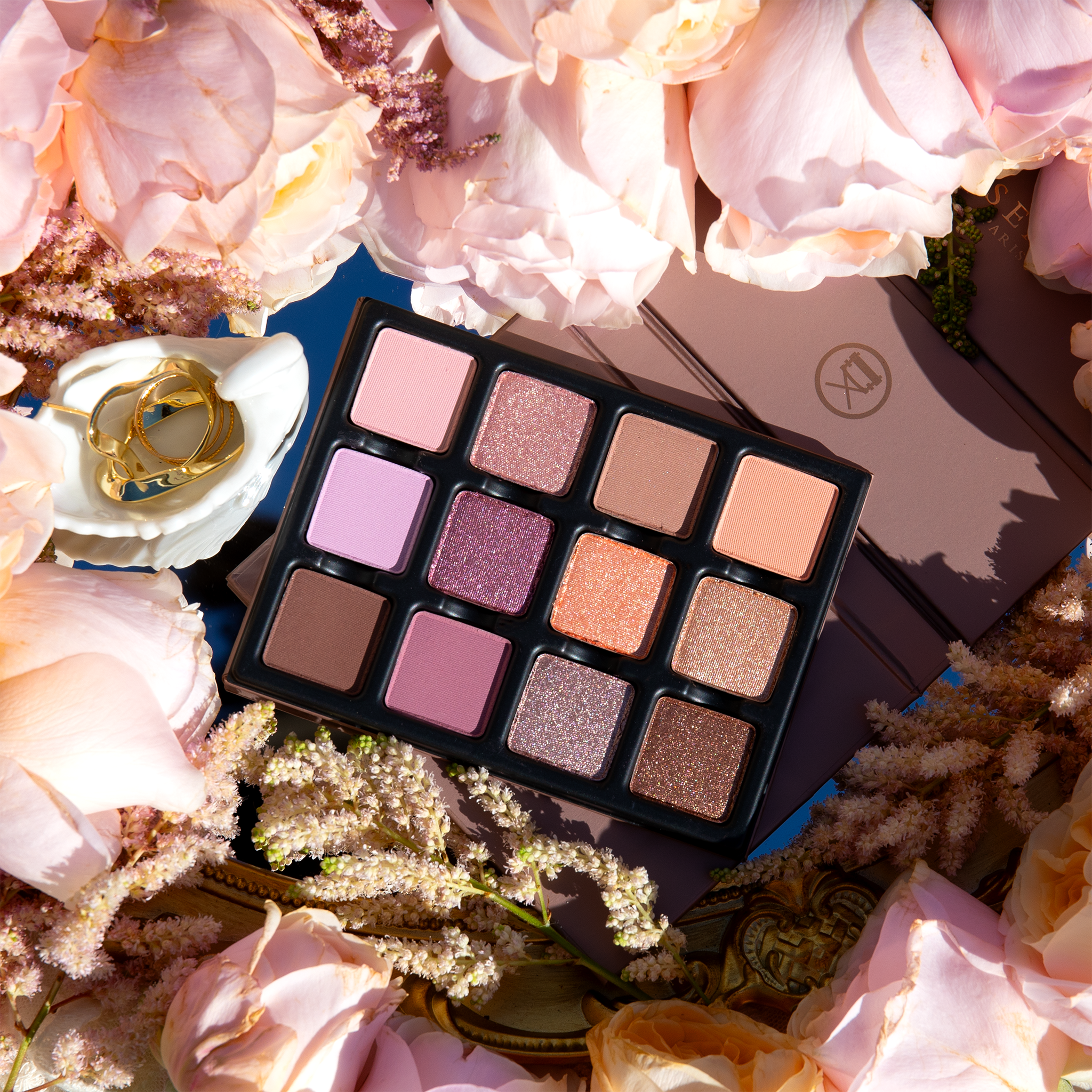 Open Paris Rêveries Étendu palette featuring dreamy pastel tones in matte and shimmer finishes.