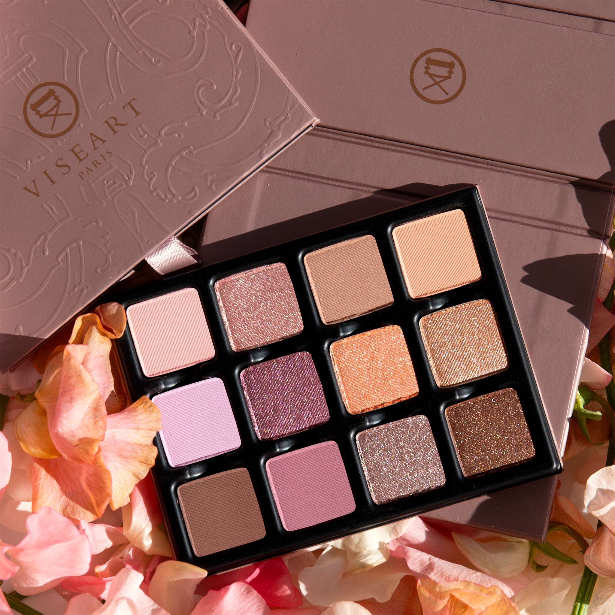 Open Paris Rêveries Étendu palette featuring dreamy pastel tones in matte and shimmer finishes.