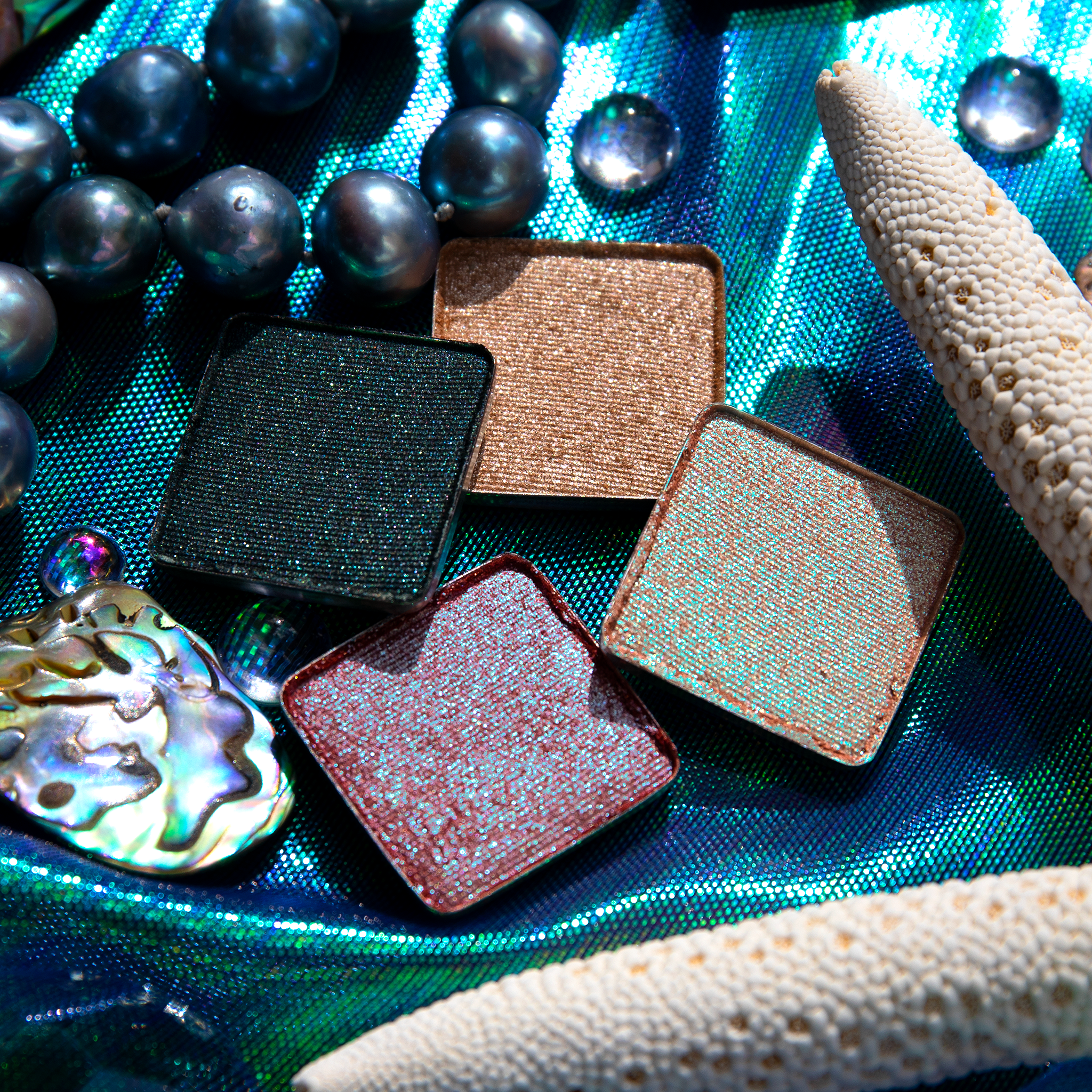 Sireneuse Étendu single shades showing twelve ocean-inspired shades in matte, shimmer, and duochrome finishes.