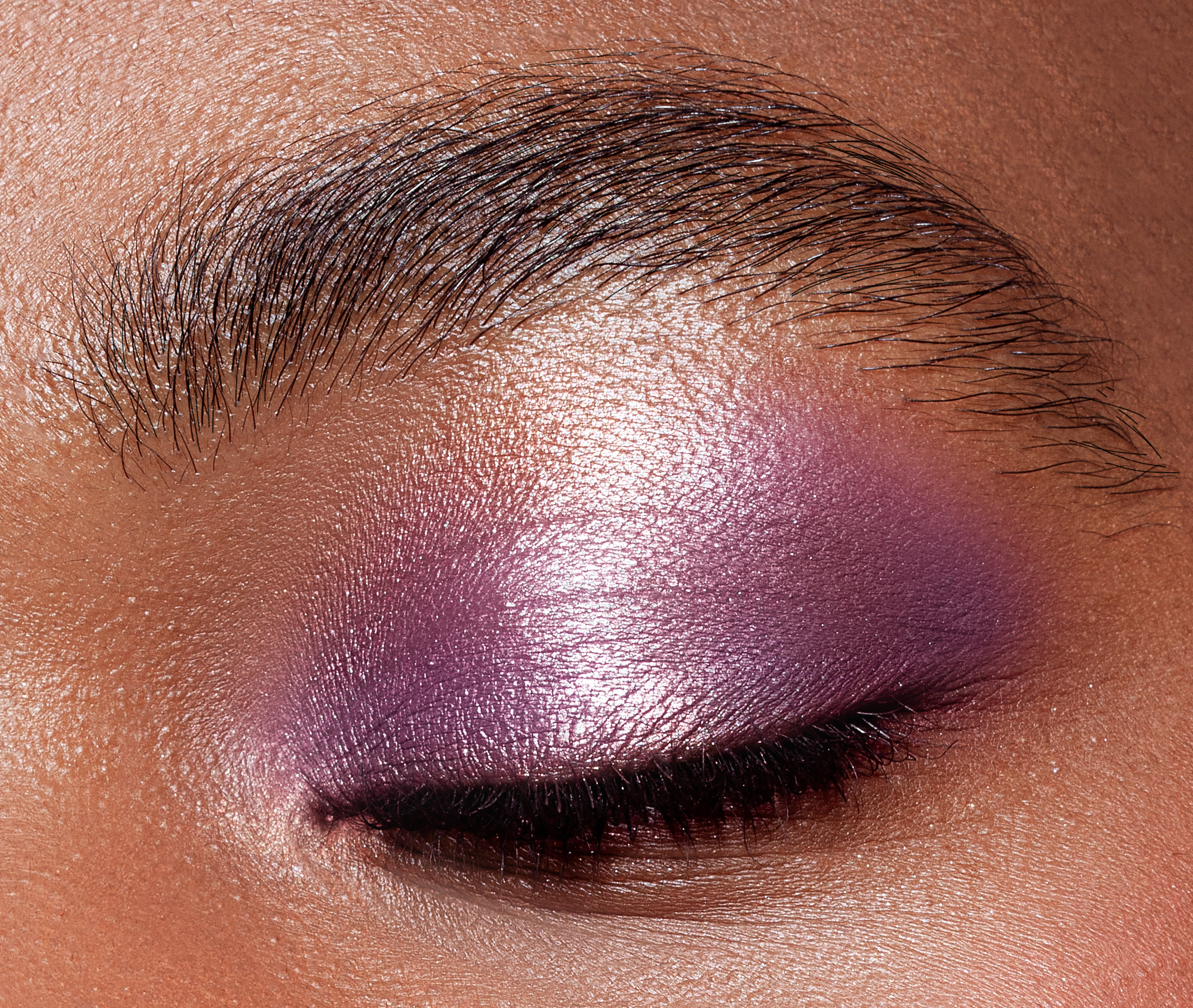 Petites Shimmers Coy showing duochrome shimmer shades of lilac, mermaid pink, and celestial rose with holographic sparkle on model