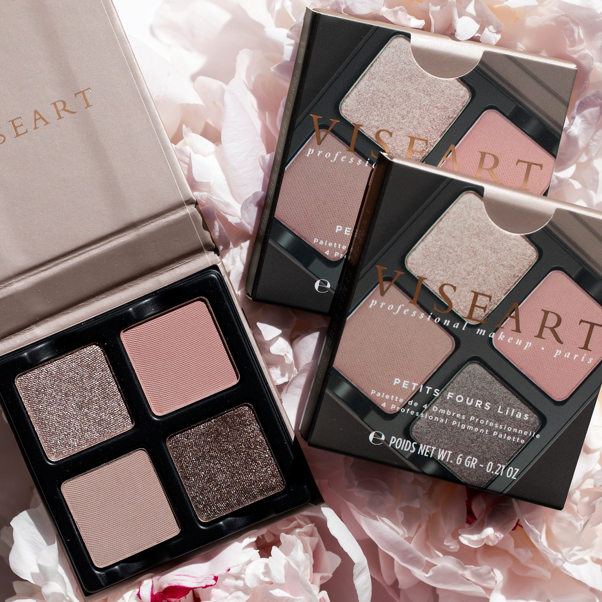 Open Petits Fours Lilas palette with soft lilac, mauve, and pink-toned eyeshadows in shimmer and matte finishes.