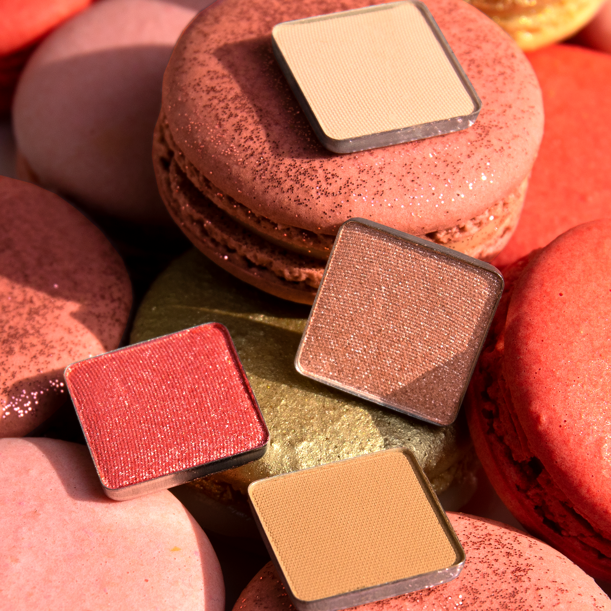 Single Shades of Petits Fours Pêche showing peach shimmer, coral satin, and soft apricot matte shades.