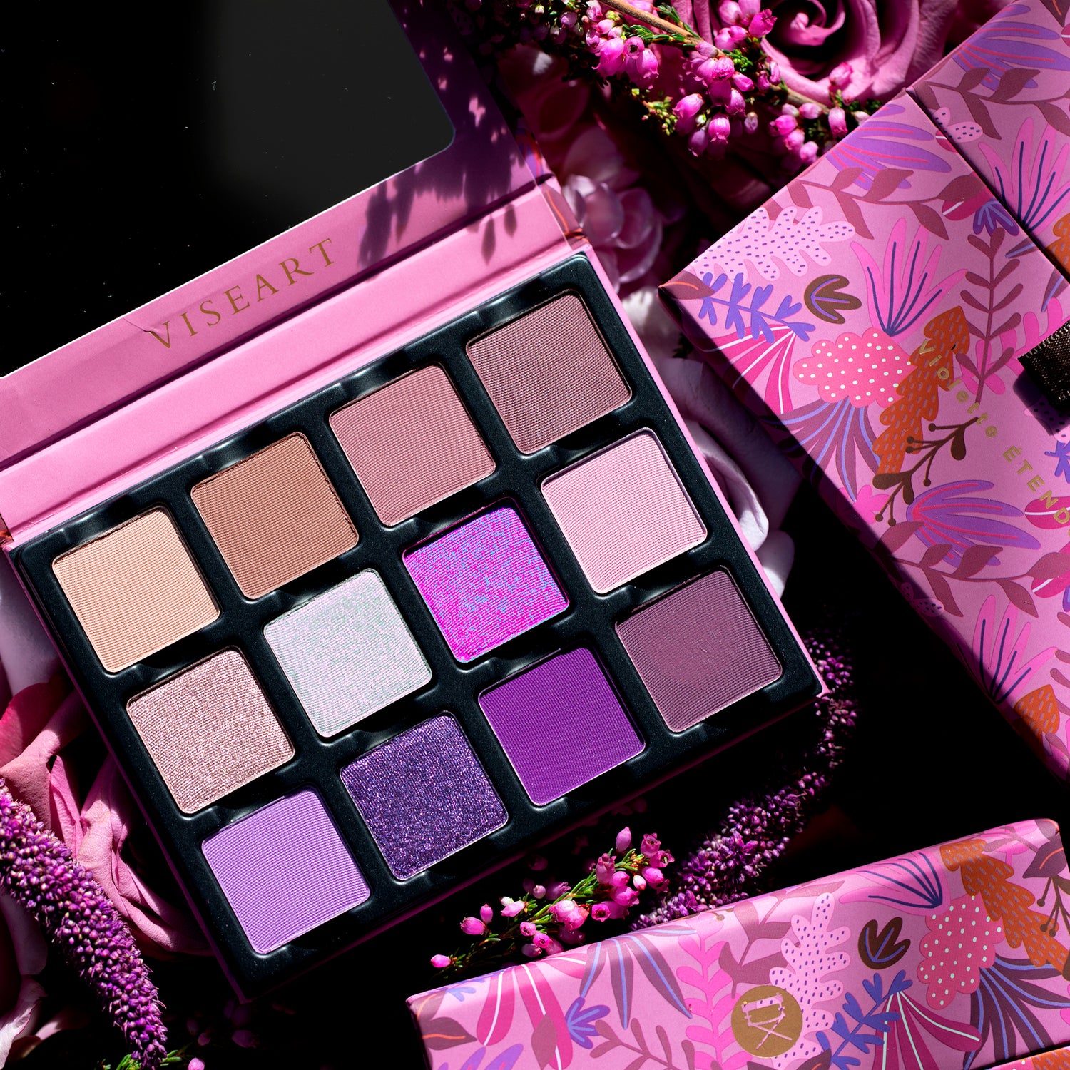 Open Violette Étendu palette with rich purples, soft mauves, and shimmering cool tones in matte and duochrome.