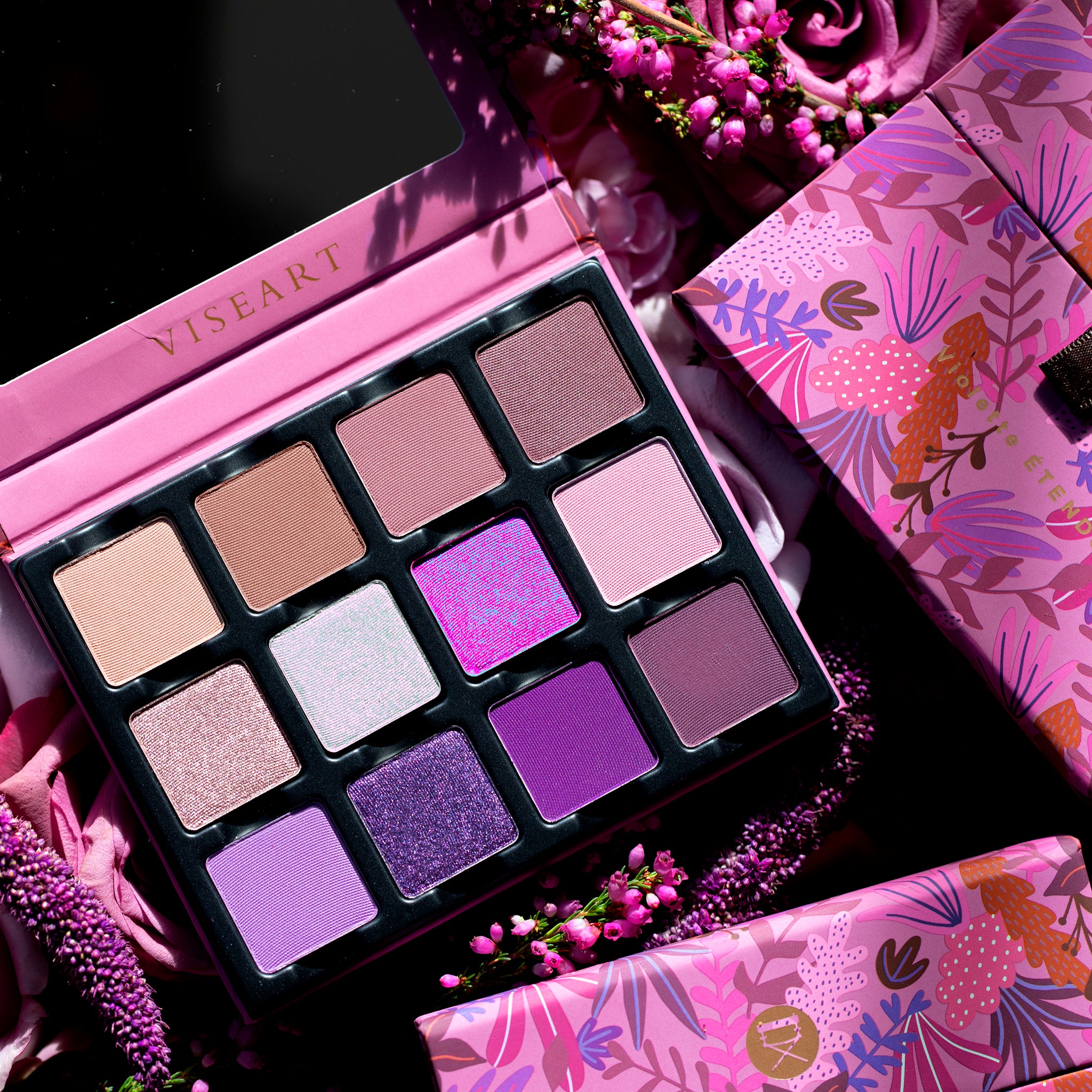 Open Violette Étendu palette with rich purples, soft mauves, and shimmering cool tones in matte and duochrome.