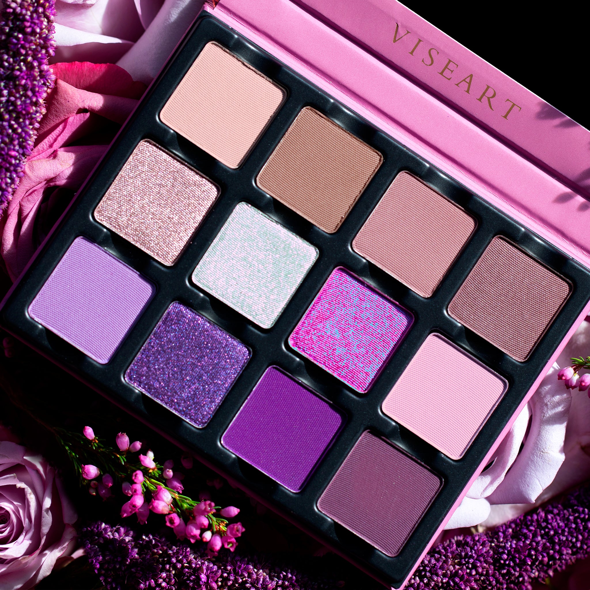 Open Violette Étendu palette with rich purples, soft mauves, and shimmering cool tones in matte and duochrome.