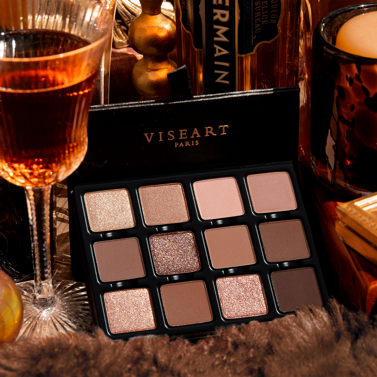 Open Praline Dulce Étendu palette, twelve matte, satin, shimmer, metallic eyeshadows
