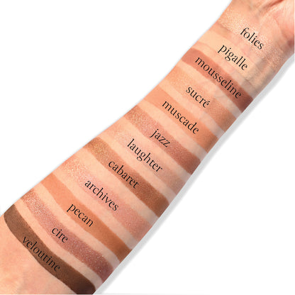 Swatches of Praline Étendu eyeshadow palette with spring tones of copper, clay, caramel, cocoa, golden almond shimmer