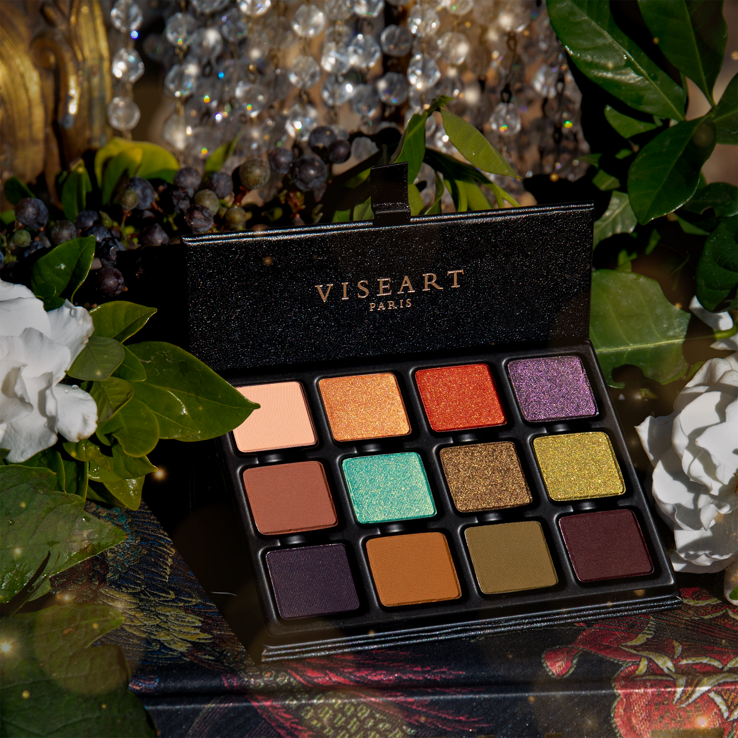 Serpentine Étendu open flat lay, colourful eyeshadows, blue, green, jewel tones
